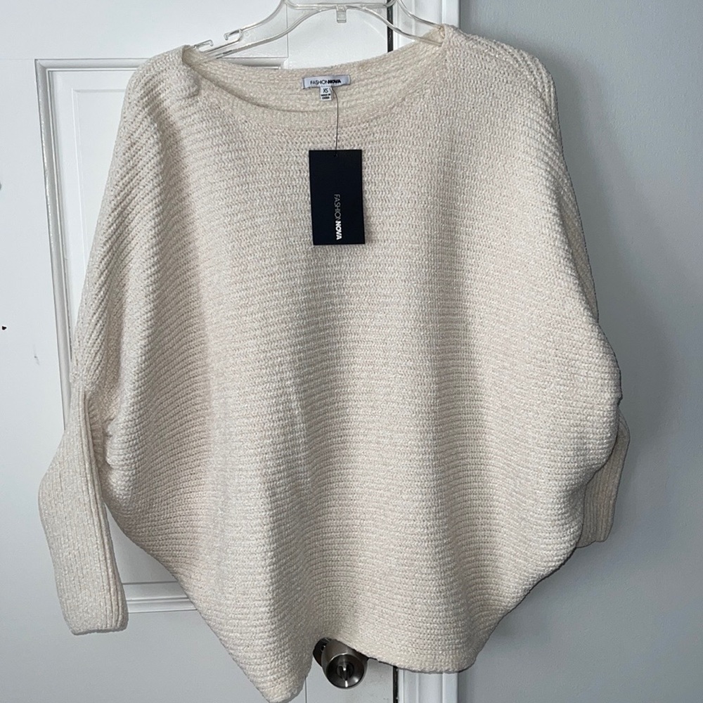 White / cream sweater 🤍